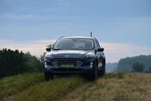 Ford Kuga PHEV teszt