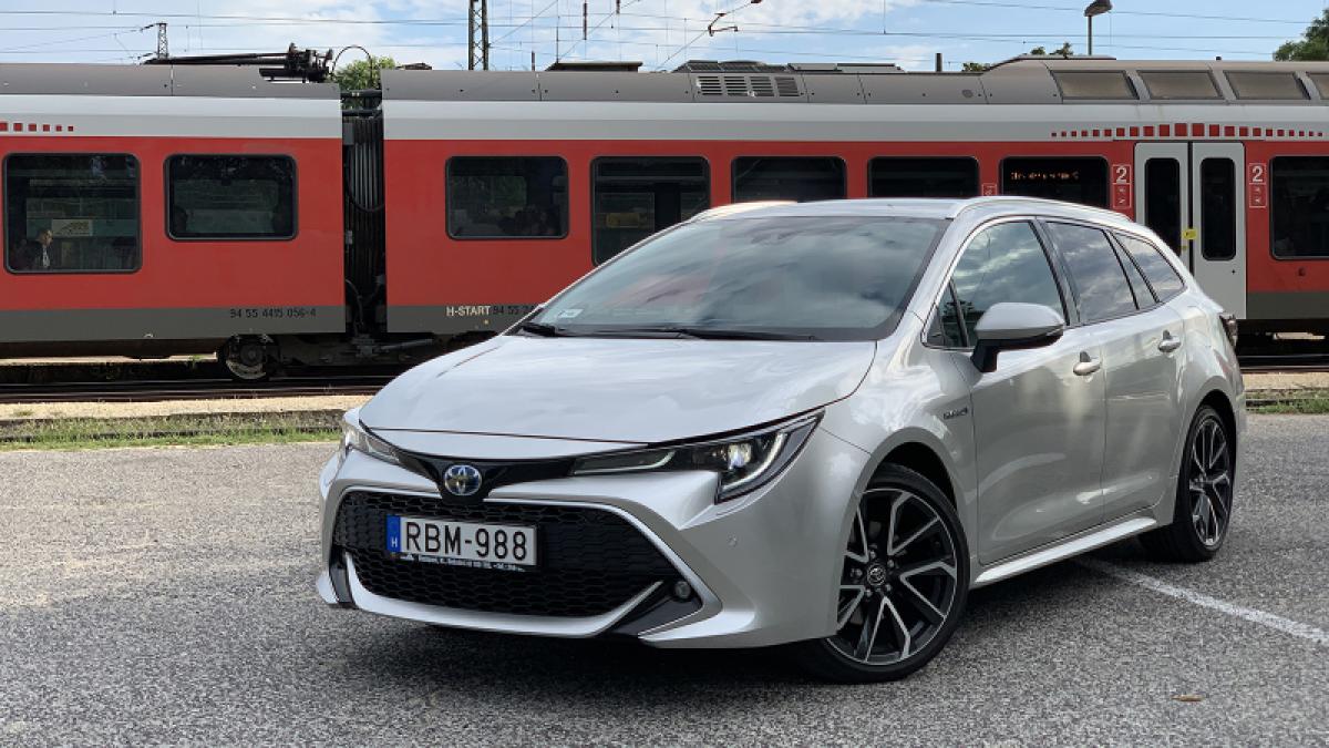 Egy korttyal több a sport-hibridnek: leteszteltük a Toyota Corolla Hybrid 2.0-át